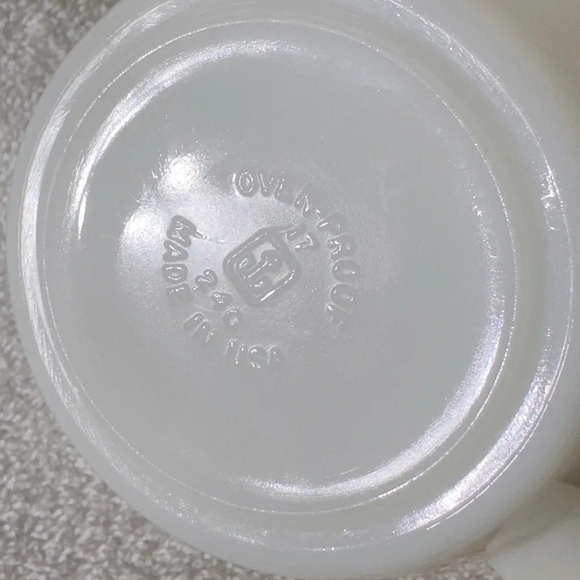Vintage Anchor Hocking Milk Glass Small  Bowls With Handles x2 - Picture 11 of 13